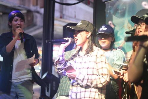 街头唱歌网红高清壁纸,网红高清壁纸中的音乐传奇